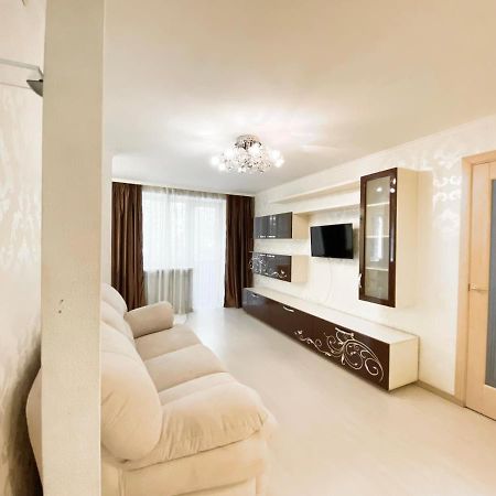 Beautiful 1-Bedroom Near Most City Center Dnipro Exterior foto