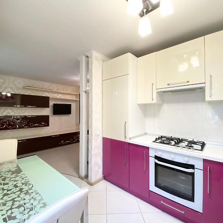 Beautiful 1-Bedroom Near Most City Center Dnipro Exterior foto