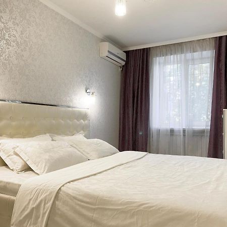 Beautiful 1-Bedroom Near Most City Center Dnipro Exterior foto