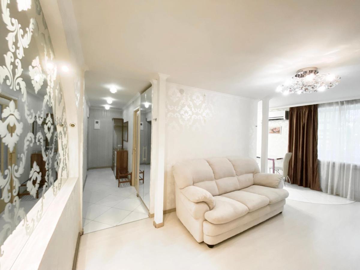 Beautiful 1-Bedroom Near Most City Center Dnipro Exterior foto