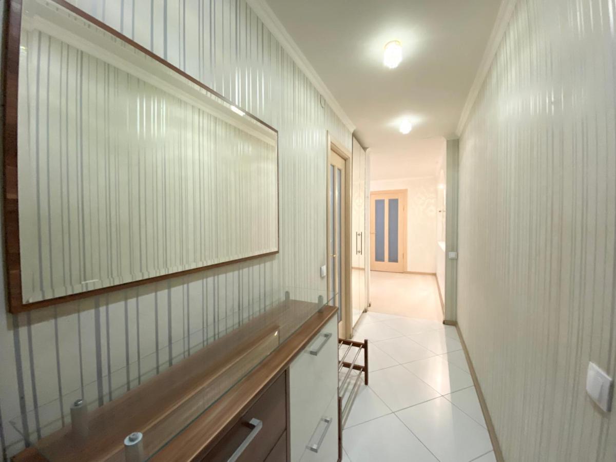 Beautiful 1-Bedroom Near Most City Center Dnipro Exterior foto