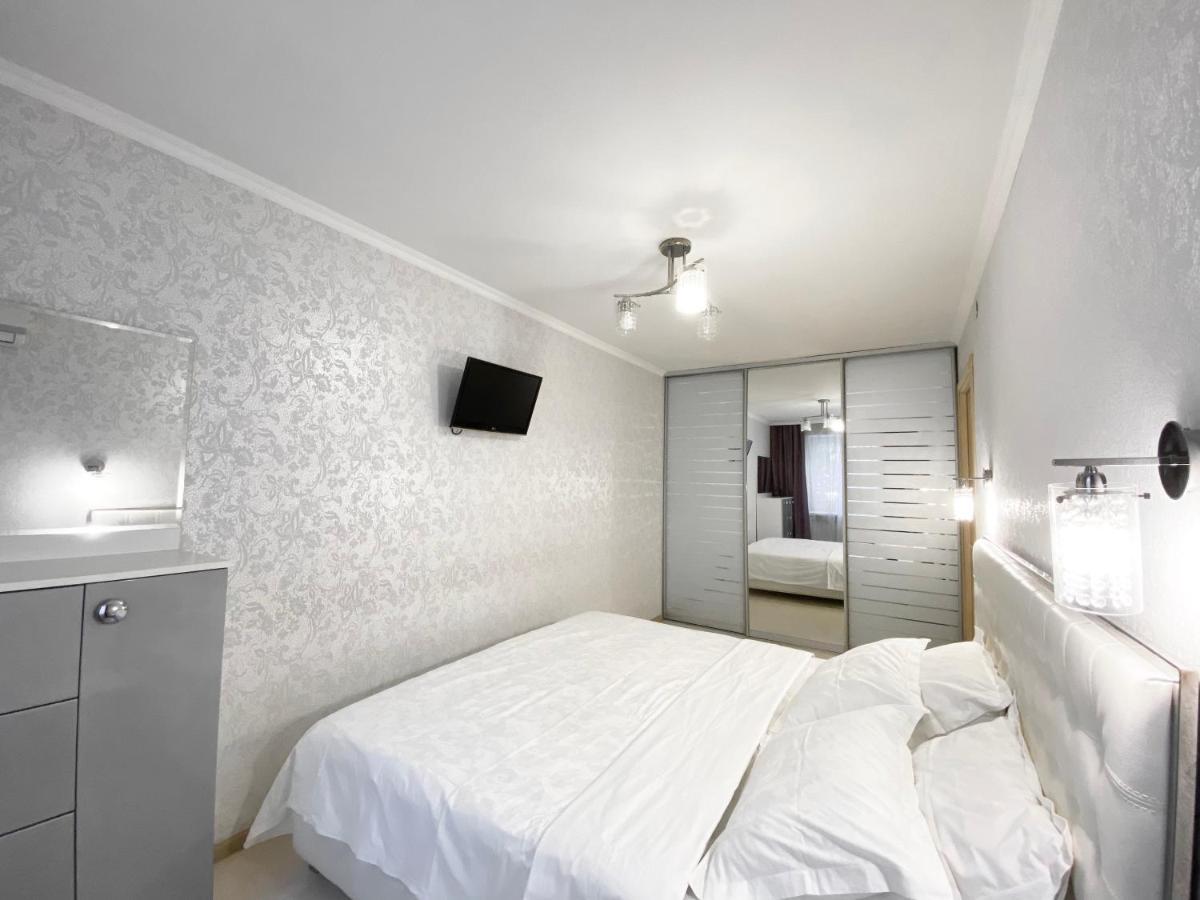 Beautiful 1-Bedroom Near Most City Center Dnipro Exterior foto