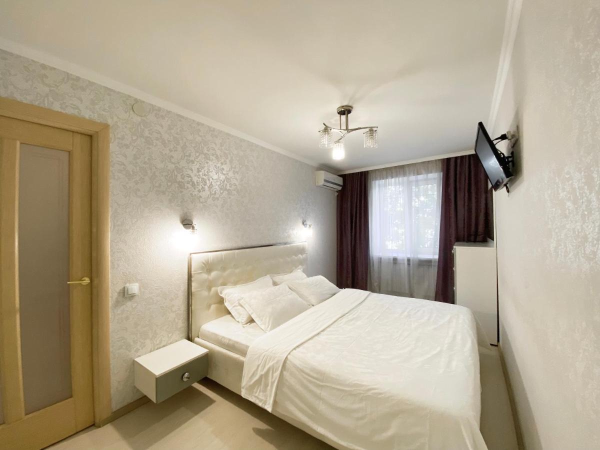 Beautiful 1-Bedroom Near Most City Center Dnipro Exterior foto
