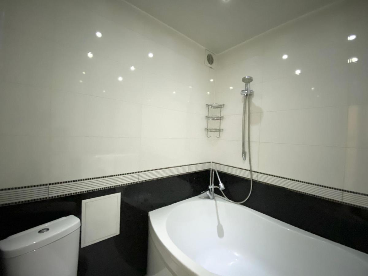 Beautiful 1-Bedroom Near Most City Center Dnipro Exterior foto
