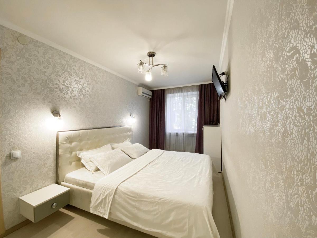 Beautiful 1-Bedroom Near Most City Center Dnipro Exterior foto
