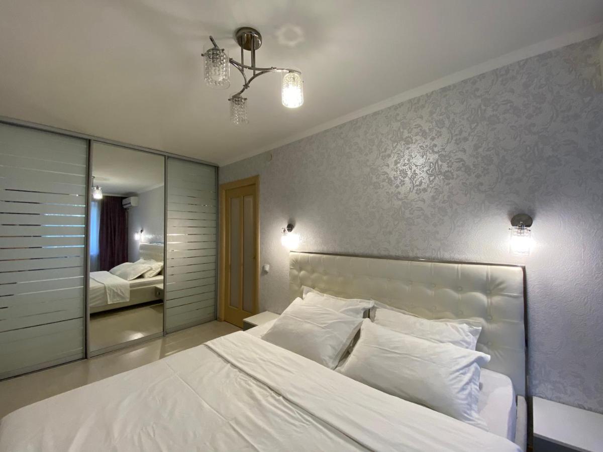 Beautiful 1-Bedroom Near Most City Center Dnipro Exterior foto