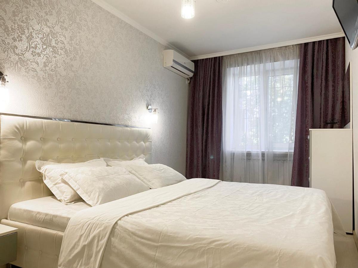 Beautiful 1-Bedroom Near Most City Center Dnipro Exterior foto